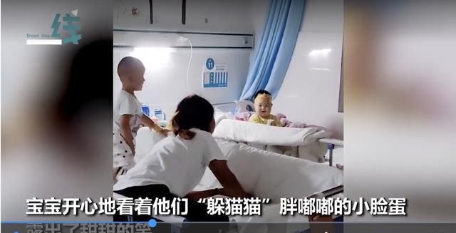 独自带娃住院，妈妈把娃放床上匆忙洗漱，跑回来看到了超暖心一幕