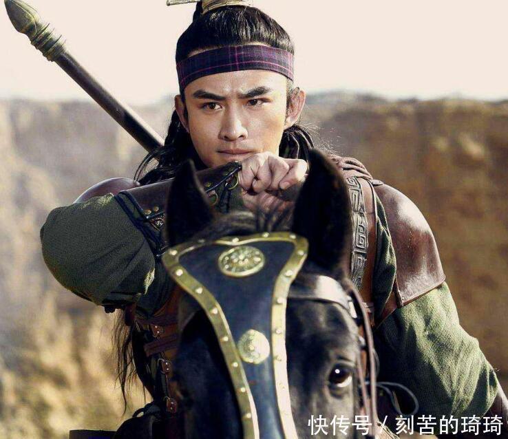 张清先!张清敢打得鲁智深头破血流,为何却不敢惹武松?你瞧武松多了啥