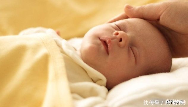 新生|新生宝宝最好别用这3种“睡姿”了,不利于身体发育,宝妈要注意