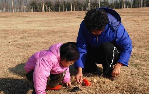 奶奶|5岁儿子跟外婆亲，奶奶醋意大发，怒骂儿媳：你是怎么教育孩子的