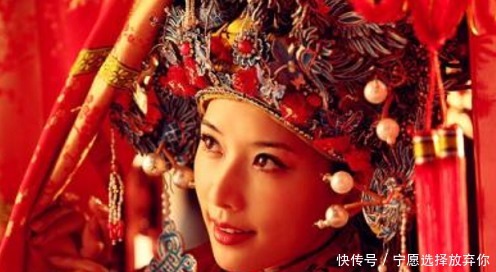 女子出一上联招亲“几根傲骨头，撑拼天地”，下联很经典！