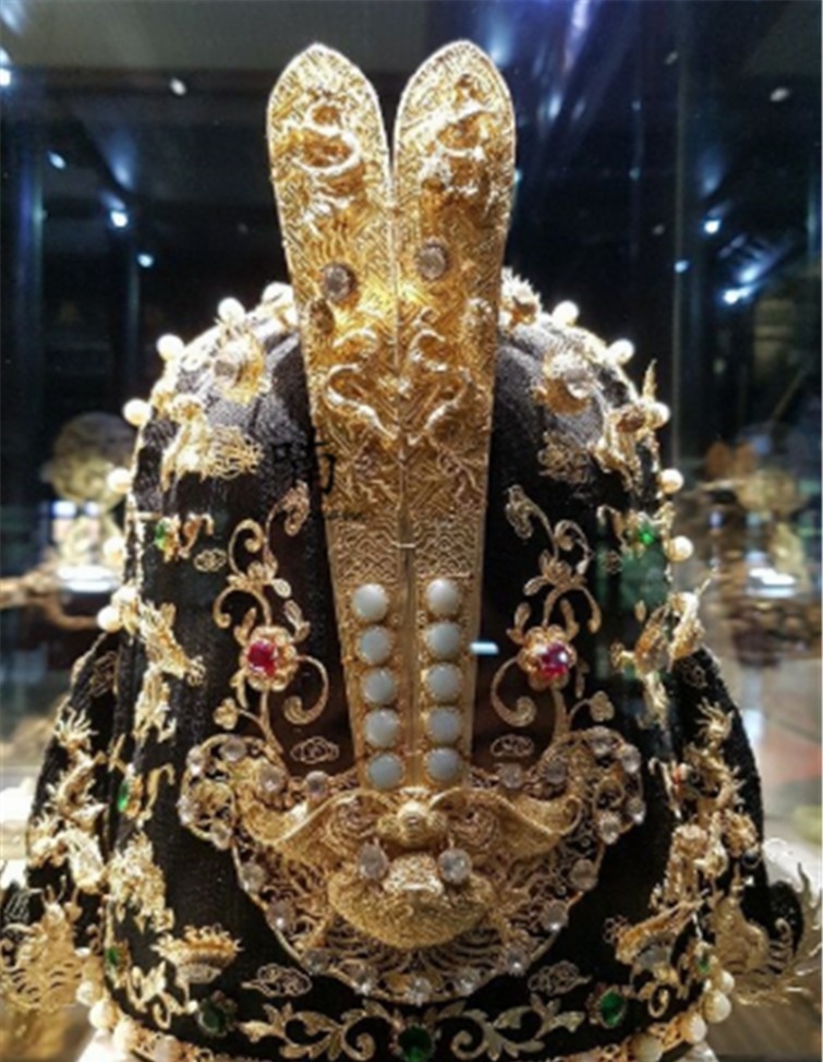 末代皇帝|实拍越南末代皇帝皇冠:装饰十分华丽的乌纱帽,称为九龙通天冠