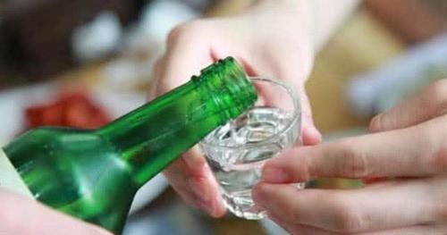 不抽烟|如果一个人不喝酒不抽烟,那么最多能活多久专家给出答案