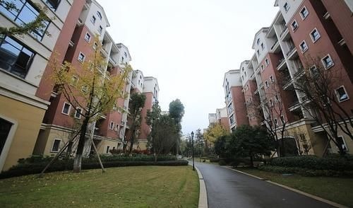 阁楼|一楼带院子和顶楼带露台,聪明人都会怎么选?内行给出了“答案”