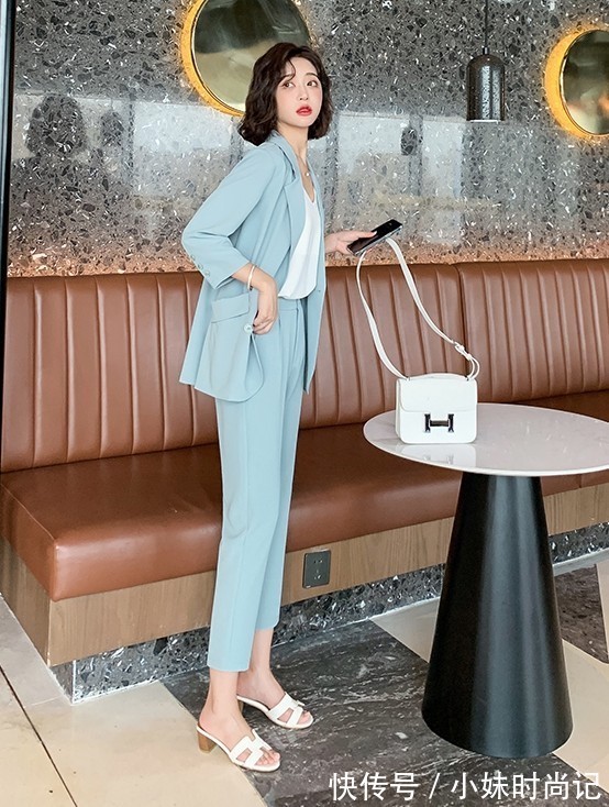 职业|职业气质,时尚休闲,减龄薄款西装套装搭配
