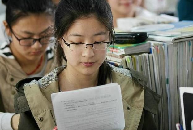 背景深厚的五所二本大学，考上有机会拿到铁饭碗，学生可以考虑