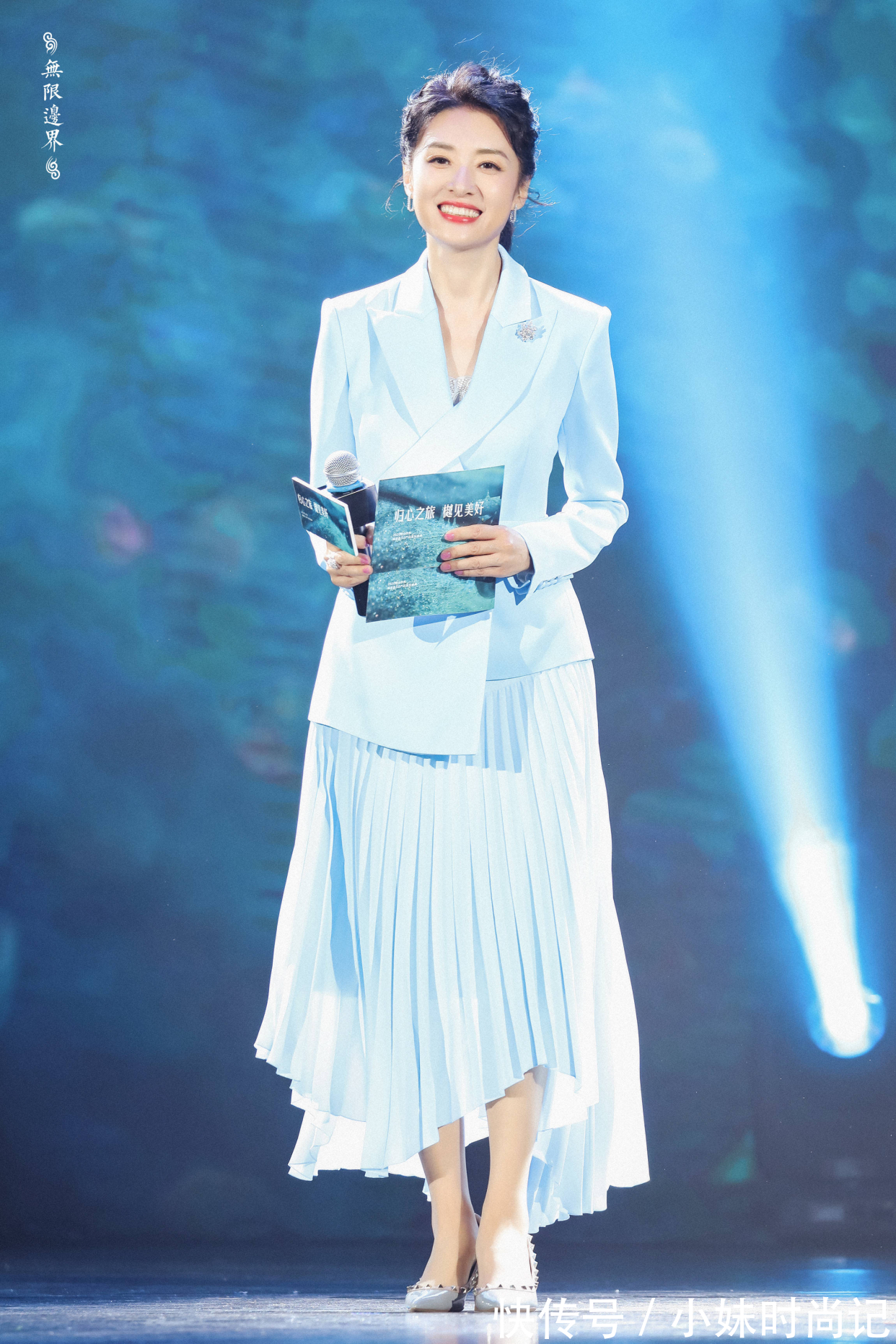 央视一姐|周涛真是韵味美人,蝴蝶旗袍彰显央视一姐魅力,高雅大气好迷人