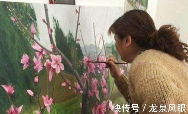 画技$农妇模仿大师画画,一幅能卖200元—1000元,专家说:她不懂艺术