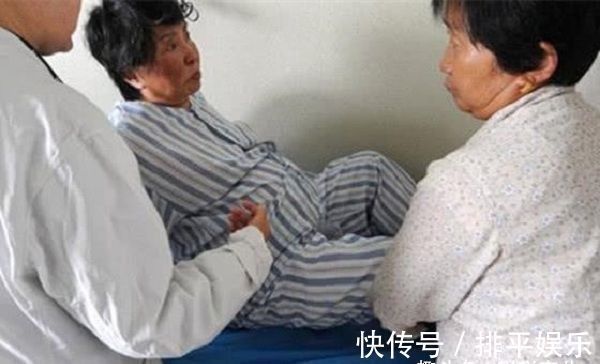 肚子|两闺蜜同时怀孕,掀开衣服看到肚子时,对比太扎心了