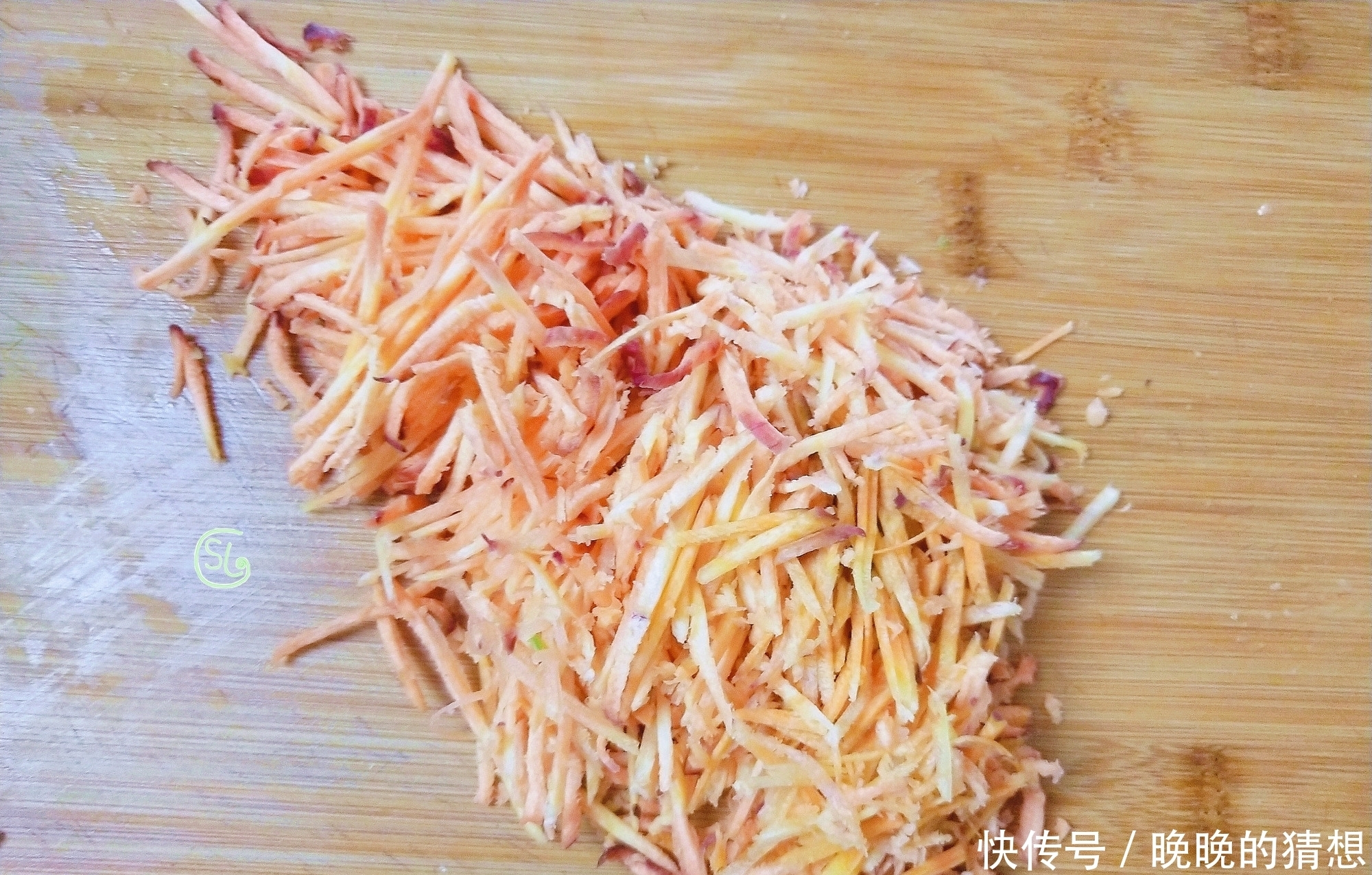 适合春天吃的凉拌菜,6种食材做一大盘,成本不到10块,香辣下饭