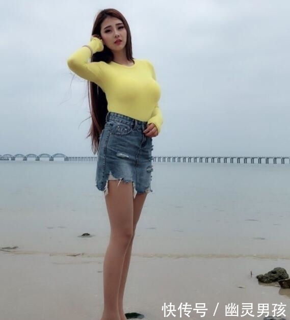  小姐姐|街拍美女：有个性的紧身打底裤小姐姐，好看又迷人！