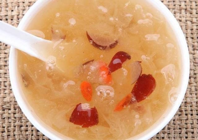 膠質|立秋后，這東西女人要多吃，煮成湯軟糯濃稠，香甜可口，皮膚好