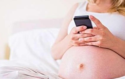 副作用|怀孕时,孕妈玩手机做到这2点,会大大降低对胎儿的“副作用”!