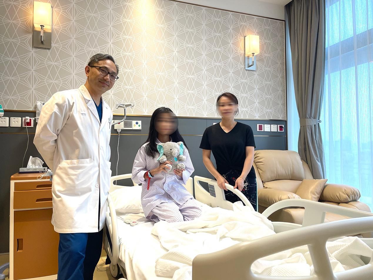 上海嘉会国际医院|腹部硬块实为巨瘤，数遭医院婉拒，单亲妈妈与11岁女孩在上海获“新生”
