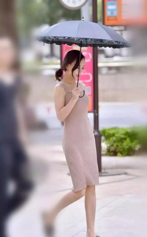 针织裙确实很“仙”,但就是太热了,你们喜欢穿嘛?