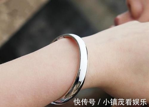 右手|手上长期佩戴银手镯的女人,身体会有什么变化?这些好处不请自来