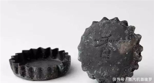 落下|古墓出土“啤酒瓶盖”，是盗墓贼落下的还是文物？专家：女性用的