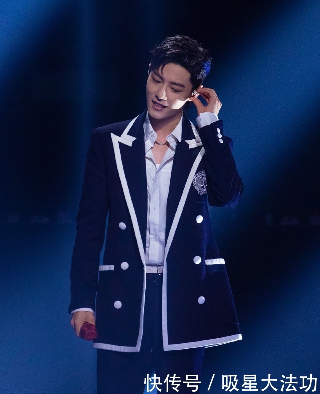 官宣 肖战的“感官共创品”官宣,将开发布会,还有直播