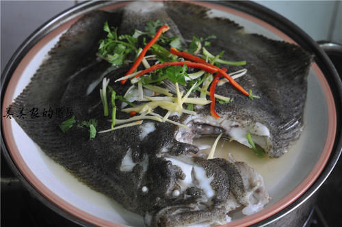 清蒸多宝鱼，只需简单两步！细嫩无腥味，比饭店做的还要鲜！