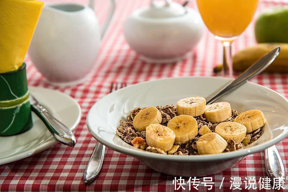 营养物质|早餐是金,不吃就会诱发胆结石?不吃早餐,究竟有哪些害处?