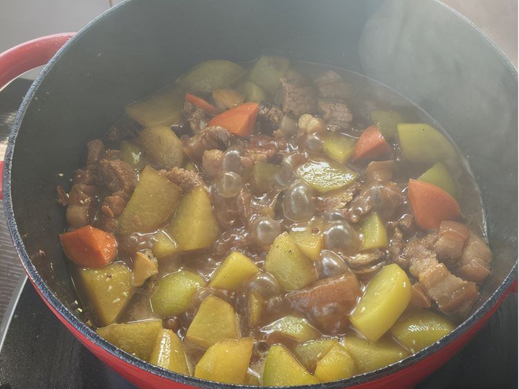 红烧肉的新吃法，配上土豆，香而不腻