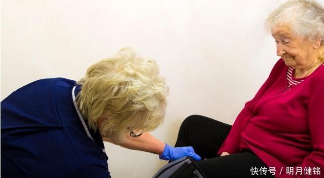 中年|老人缺钙易骨折怎么办?医生教你3个方法,补钙强肾,预防关节炎