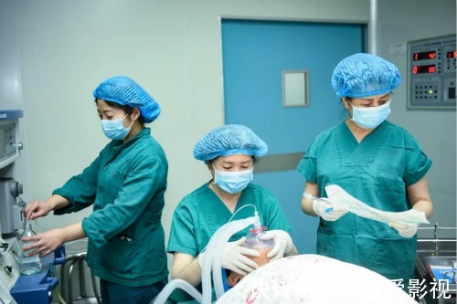 生孩子|生孩子到底是哪里痛?和电视上演的不一样,听听生过的宝妈怎么说