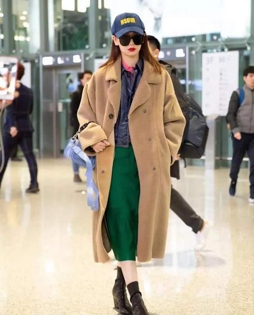 ?三木又把“驼色大衣”带火了，这样来搭，时髦保暖又显贵，真美