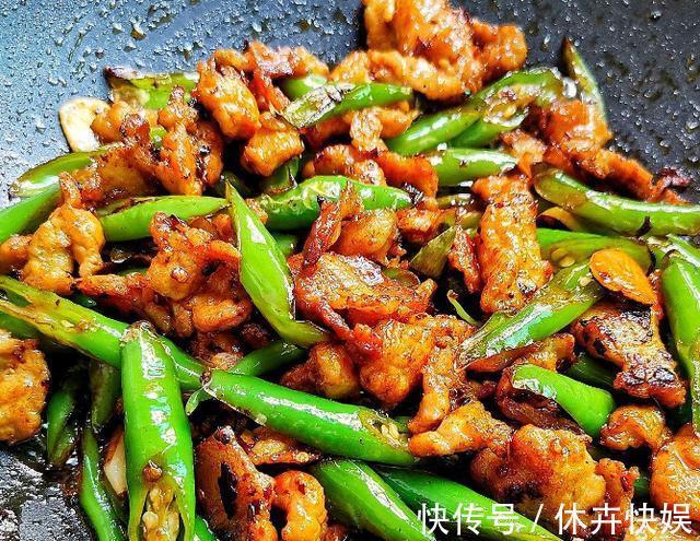 一日三餐|青椒炒肉，先炒青椒还是先炒肉许多人不知道，难怪不香嫩不入味
