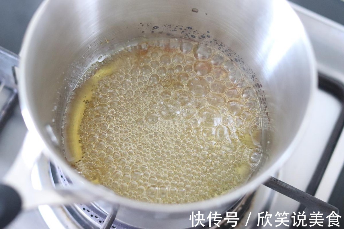 外表焦黄色泽诱人,软嫩有弹性的布丁入口即化,真好吃