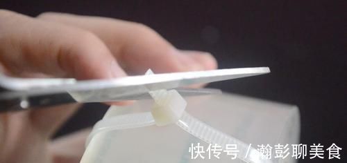 胶带上绑一根塑料扎带，作用太棒了，解决了很多人的困扰，太实用了