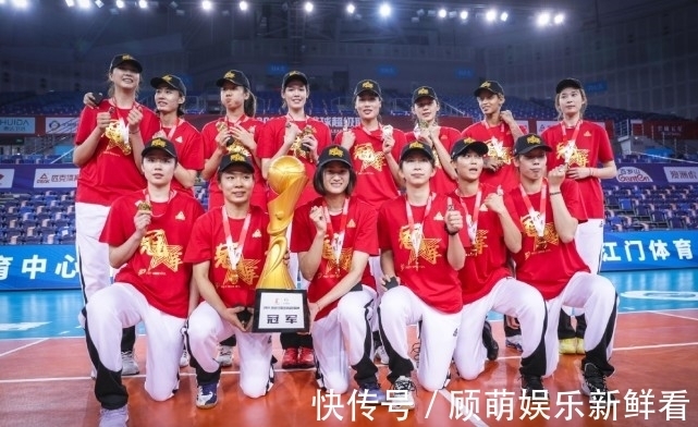 颁奖典礼|第14冠到手!李盈莹对赖亚文撒娇,姚迪有心事,夺冠奖金有多少钱