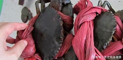 吃螃蟹|一斤螃蟹绑三两粗绳,消费者:我们到底是吃螃蟹,还是吃绳子?