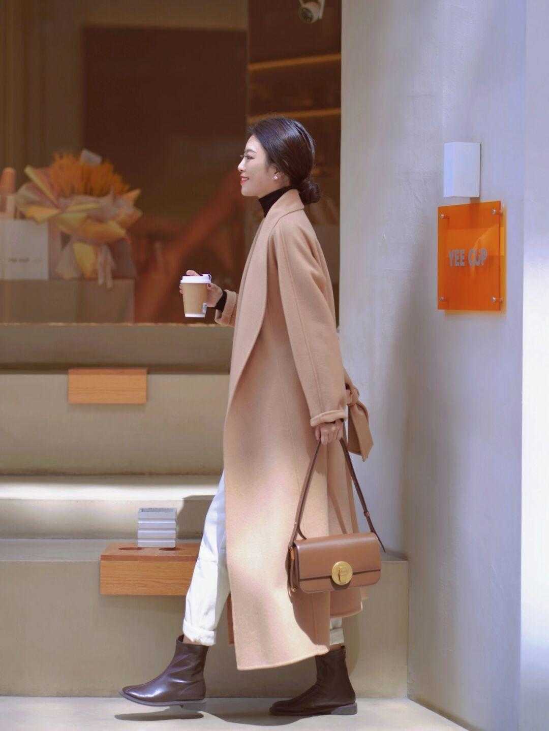 直筒裤 冬天大衣别再配裙子了!与卷边直筒裤搭配,保暖舒适还有气场