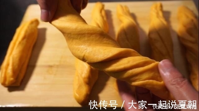 面团|红薯也能做油条，很多人不知道，不用泡打粉，蓬松酥脆好吃