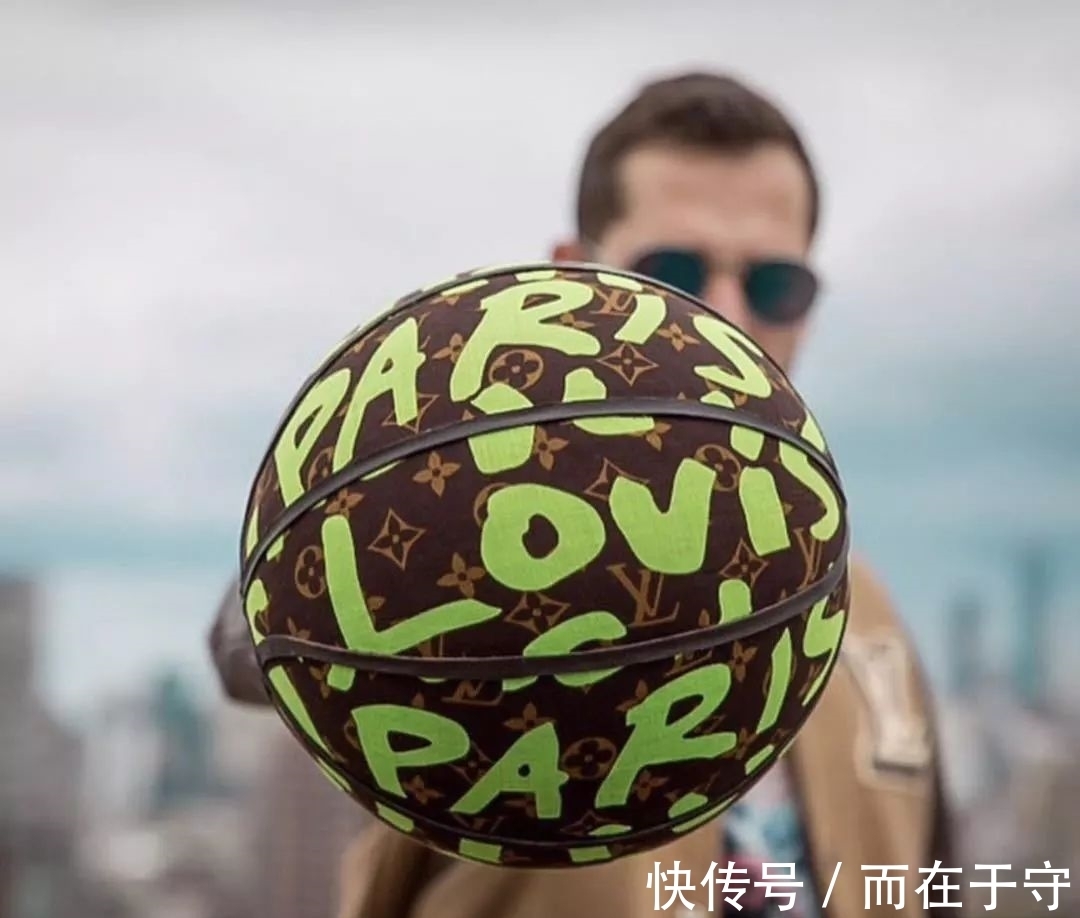 潮流 潮流大神最爱干的事就是把LV、Gucci和爱马仕剪碎做成“假货”?