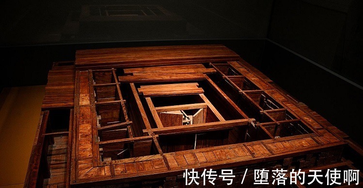 墓主&大型墓葬群被发现,墓主身份到底有多高贵使得两伙盗墓贼起冲突