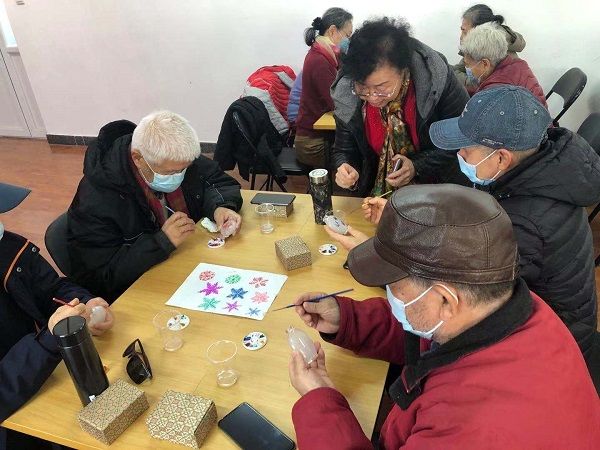  工艺|居民化身鼻烟壶非遗工艺“传承人”为冬奥助力