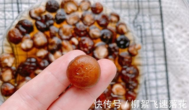 3分钟教你香菇最好吃的做法,爽滑软糯鲜香美味,下饭配面都不错!