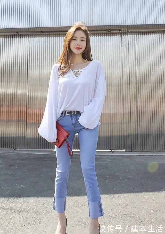 时尚 紧身牛仔裤轻松搭配出女神范,显得大方又时尚百搭,笔直而修长