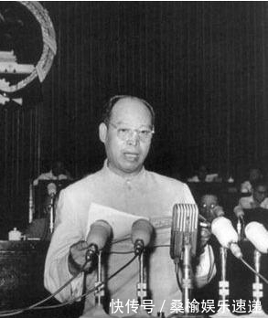 1955年授衔仪式,他负责宣读十大元帅的