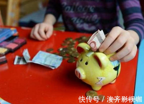 孩子|“爸爸,给20块钱”,两位爸爸不同的做法,20年后孩子高见立下