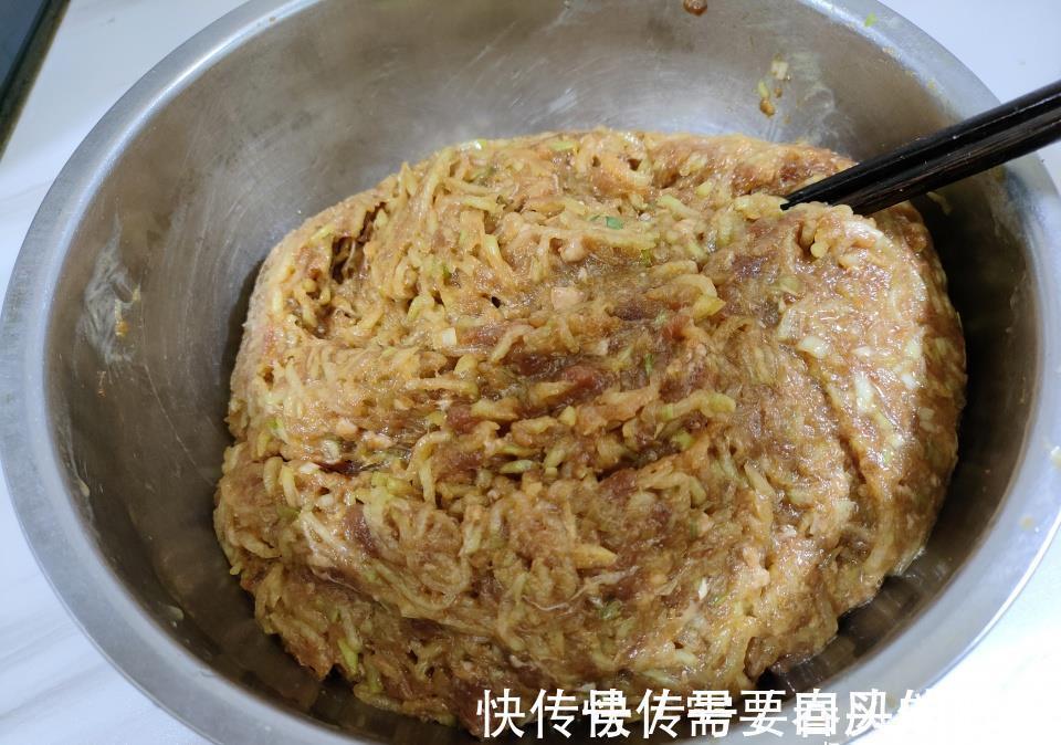 包子|秋季吃包子饺子，啥菜做馅都不如吃瓜，不值钱，润肺排毒还不燥