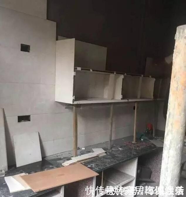 农村|农村小伙给父母盖的养老房,2万多的大门全村轰动,纷纷吐槽丑