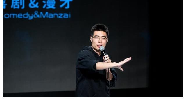 脱口秀大会|脱口秀职业演员的代表，半决赛舞台上的他，绽放出了光芒