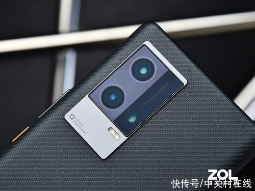 oled|高端旗舰该有什么气质？iQOO 8 Pro图赏