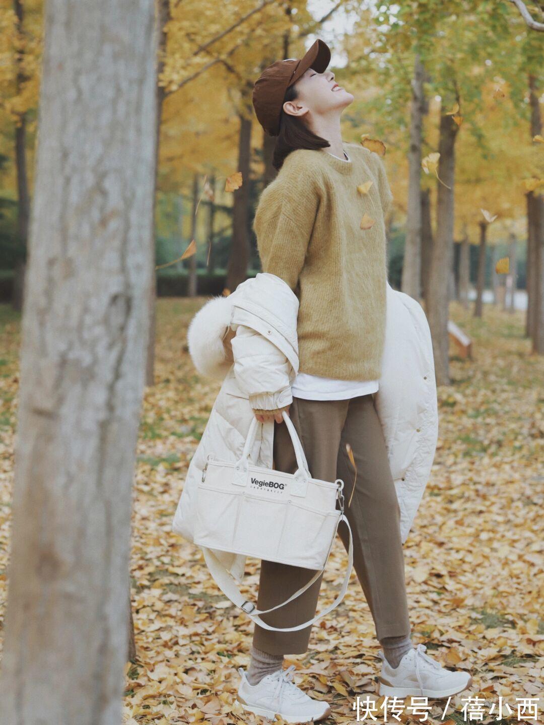 毛衣 冬季衣服不用多,学会实用的“毛衣穿法”就够了,出街告别路人感