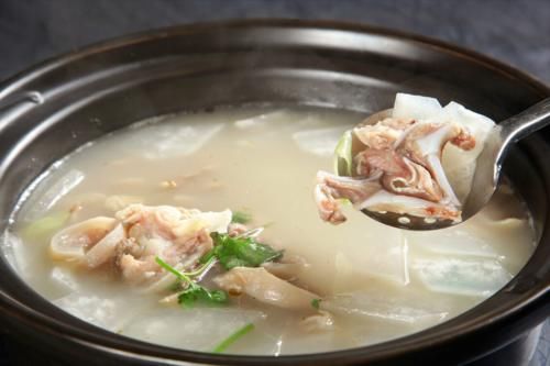 窍门|秋季进补,多喝羊肉汤,牢记3个窍门,羊汤浓白好喝,不膻不腥