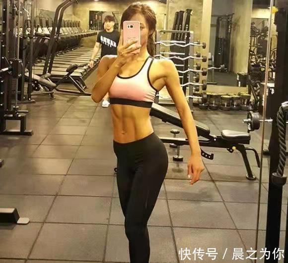 魔鬼身材|白衣天使脱下医生装，小姐姐秒变健身女神，魔鬼身材成就了她