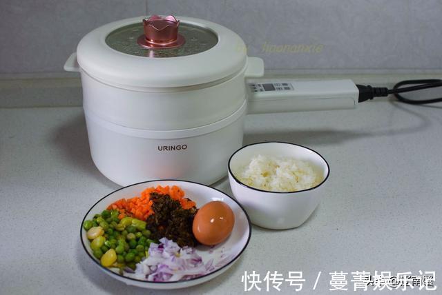 午饭|50岁阿姨午饭一人食,五彩炒饭丸子汤,不糊弄不凑合认真生活